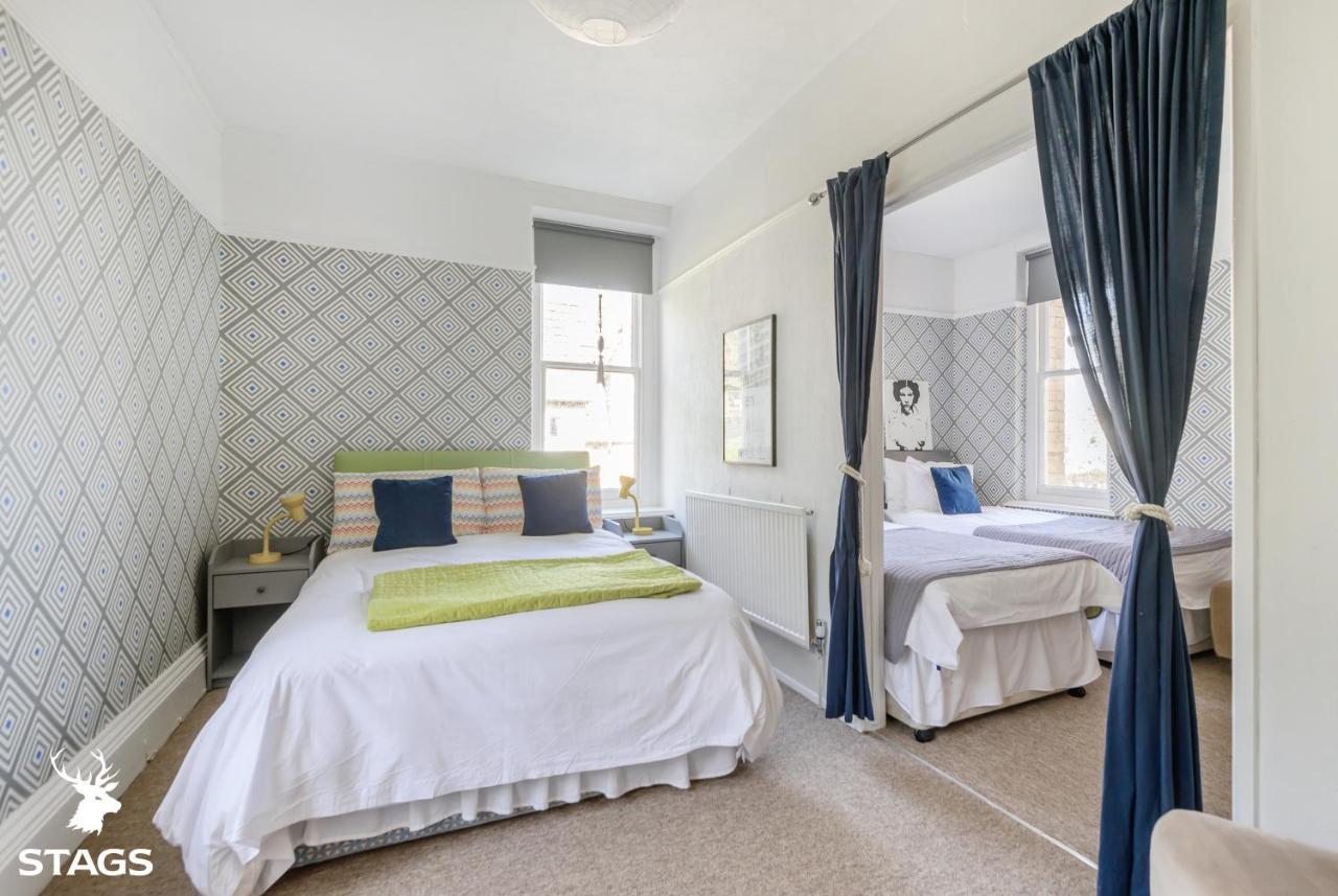 Norbury House Stylish Accommodation อิลฟราคูมบ์ ภายนอก รูปภาพ