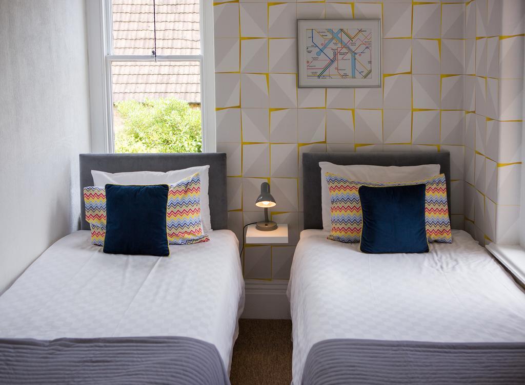 Norbury House Stylish Accommodation อิลฟราคูมบ์ ภายนอก รูปภาพ